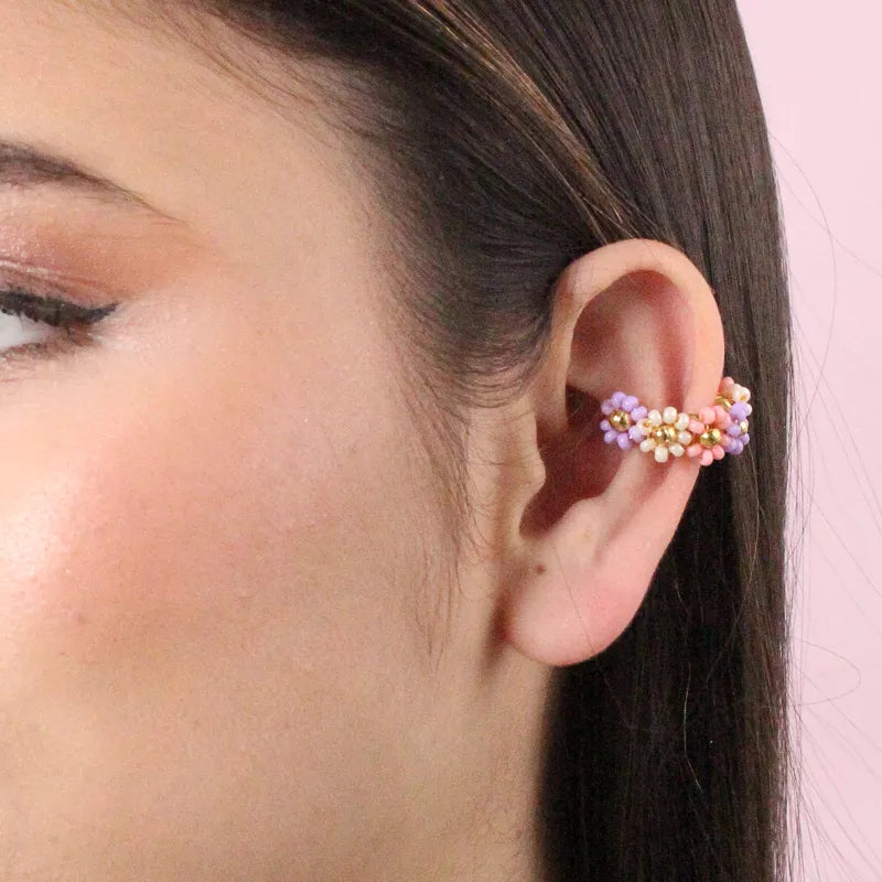 Pendientes con forma de puño en tonos pastel