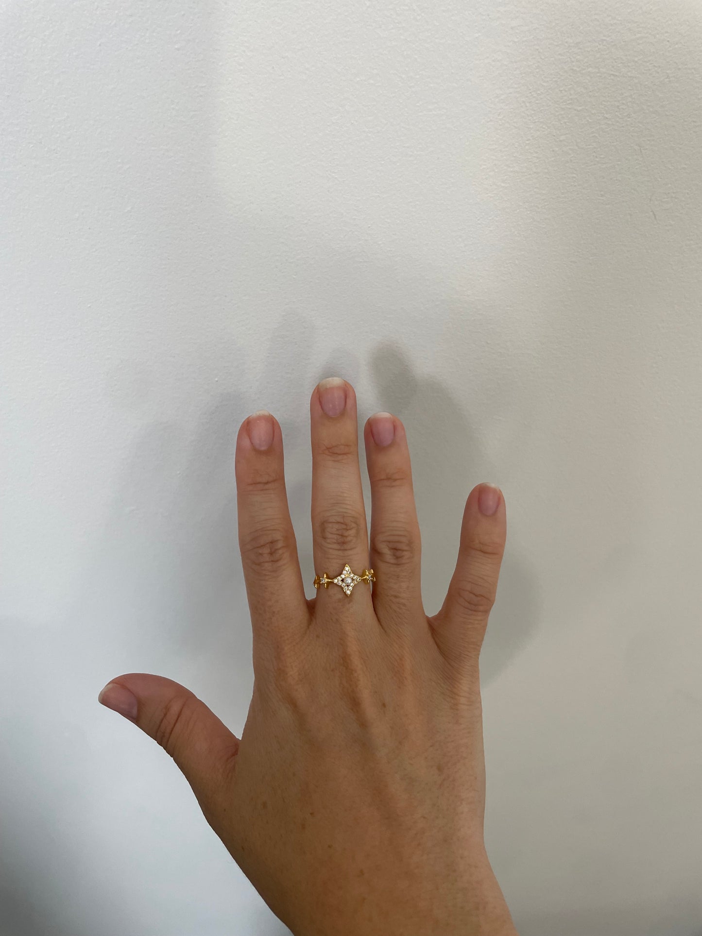 Delicada Adjustable Ring